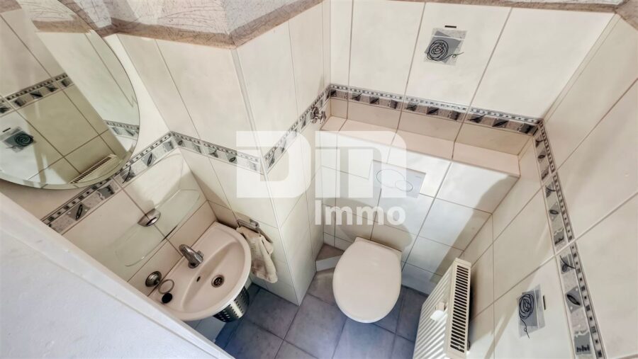 Gepflegte Dreizimmerwohnung mit Loggia in idyllischer Ortsrandlage /Campusnähe - Gäste WC